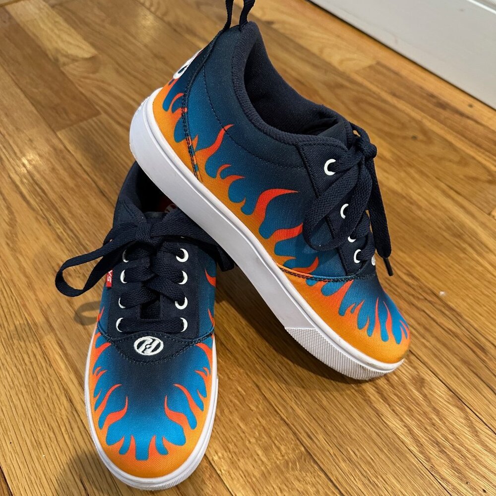 Youth Size 5 Heelys Flames Wheeled Shoes Sneakers